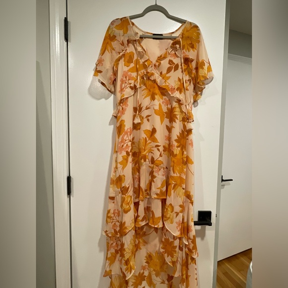 Dresses & Skirts - VICI hi-lo dress